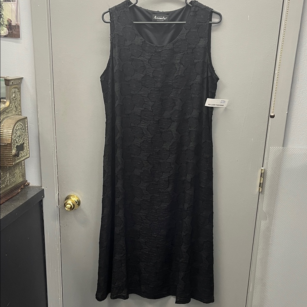 Elegant Black Textured Midi Dress